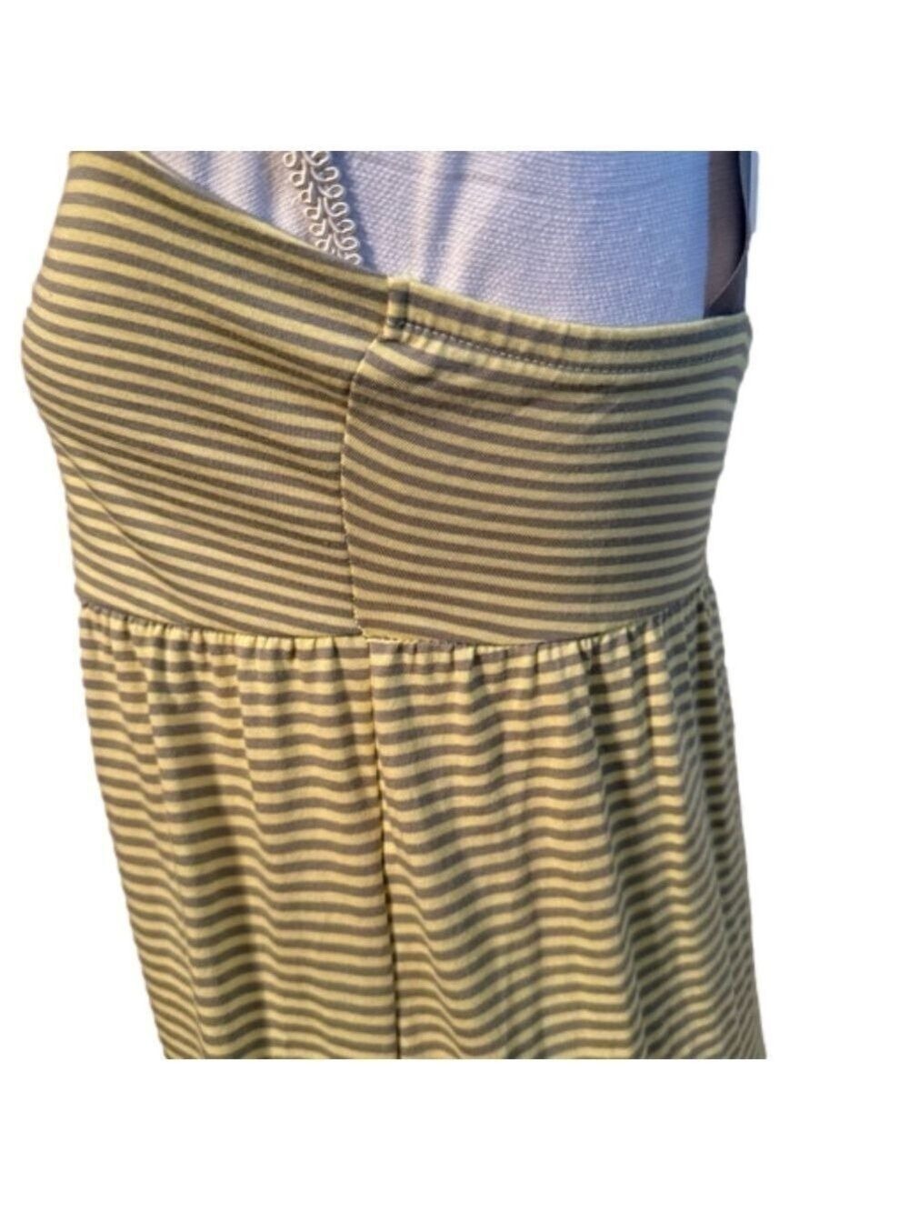Old Navy Maxi Dress.
Size Small
NEW
Olive Green/ Yellow Striped - Picture 7 of 13